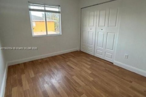 Снять в аренду таунхаус в Хомстед, Флорида 3 спальни, 108.42м2, № 1976277 - фото 15