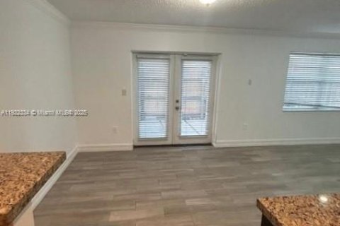 Снять в аренду таунхаус в Хомстед, Флорида 3 спальни, 108.42м2, № 1976277 - фото 10