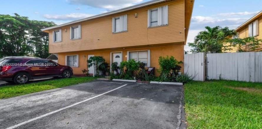 Таунхаус в Хомстед, Флорида 3 спальни, 108.42м2 № 1976277