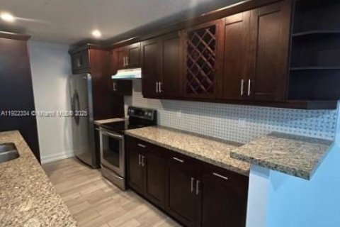 Снять в аренду таунхаус в Хомстед, Флорида 3 спальни, 108.42м2, № 1976277 - фото 8