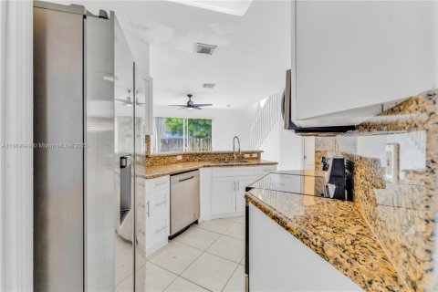 Townhouse in Miami, Florida 3 bedrooms, 160.54 sq.m. № 1921566 - photo 7