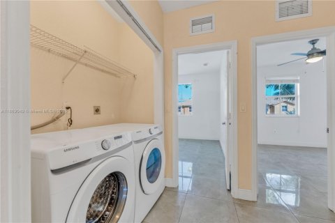 Townhouse in Miami, Florida 3 bedrooms, 160.54 sq.m. № 1921566 - photo 20