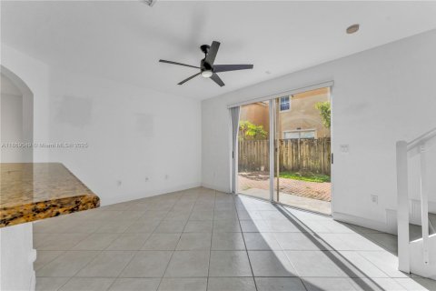 Townhouse in Miami, Florida 3 bedrooms, 160.54 sq.m. № 1921566 - photo 10