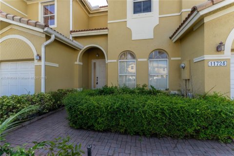 Townhouse in Miami, Florida 3 bedrooms, 160.54 sq.m. № 1921566 - photo 2