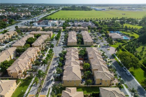 Townhouse in Miami, Florida 3 bedrooms, 160.54 sq.m. № 1921566 - photo 30