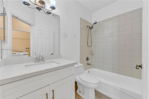 Townhouse in Miami, Florida 3 bedrooms, 160.54 sq.m. № 1921566 - photo 23