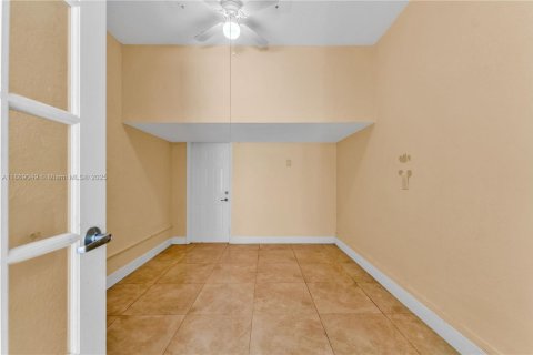 Townhouse in Miami, Florida 3 bedrooms, 160.54 sq.m. № 1921566 - photo 11