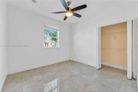 Townhouse in Miami, Florida 3 bedrooms, 160.54 sq.m. № 1921566 - photo 22
