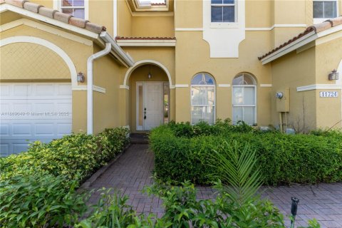 Townhouse in Miami, Florida 3 bedrooms, 160.54 sq.m. № 1921566 - photo 3