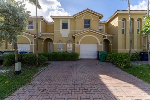 Townhouse in Miami, Florida 3 bedrooms, 160.54 sq.m. № 1921566 - photo 1