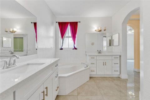 Townhouse in Miami, Florida 3 bedrooms, 160.54 sq.m. № 1921566 - photo 19