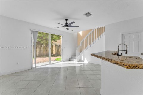 Townhouse in Miami, Florida 3 bedrooms, 160.54 sq.m. № 1921566 - photo 8