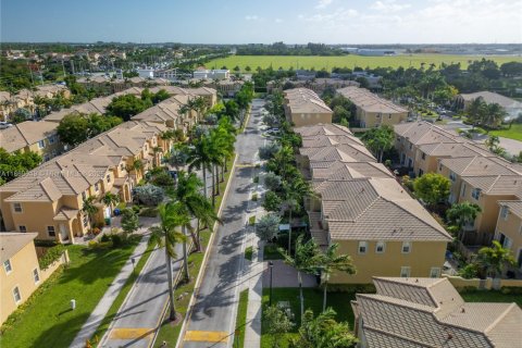 Townhouse in Miami, Florida 3 bedrooms, 160.54 sq.m. № 1921566 - photo 27