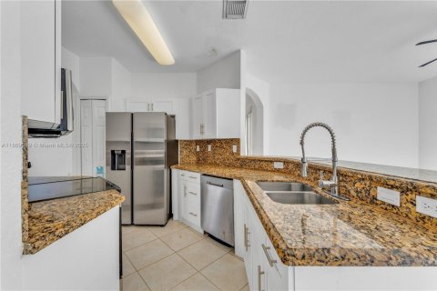 Townhouse in Miami, Florida 3 bedrooms, 160.54 sq.m. № 1921566 - photo 9