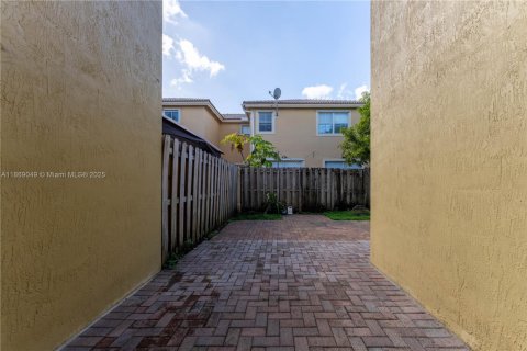 Townhouse in Miami, Florida 3 bedrooms, 160.54 sq.m. № 1921566 - photo 26