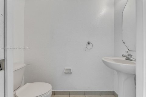 Townhouse in Miami, Florida 3 bedrooms, 160.54 sq.m. № 1921566 - photo 12