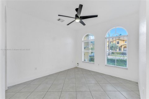 Townhouse in Miami, Florida 3 bedrooms, 160.54 sq.m. № 1921566 - photo 5