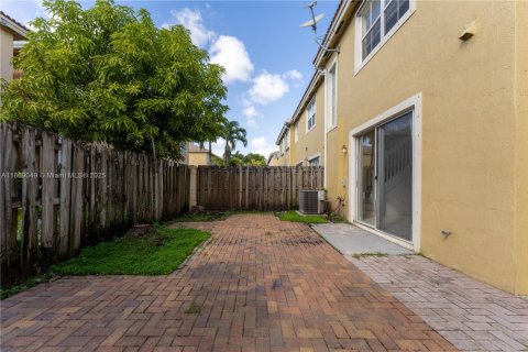 Townhouse in Miami, Florida 3 bedrooms, 160.54 sq.m. № 1921566 - photo 25