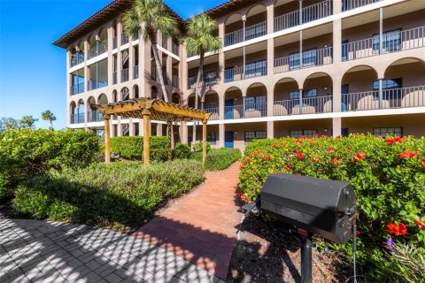 Condo in Gulfport, Florida, 2 bedrooms № 2206460 - photo 27