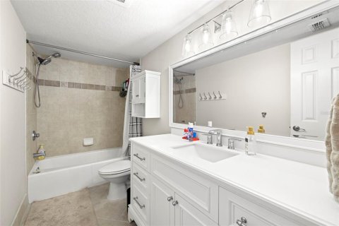 Condo in Gulfport, Florida, 2 bedrooms № 2206460 - photo 16
