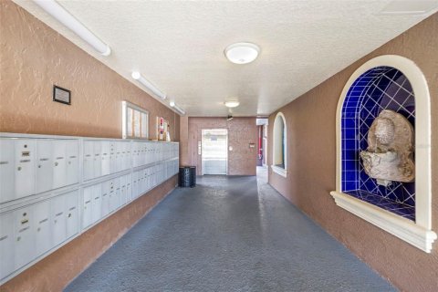 Condo in Gulfport, Florida, 2 bedrooms № 2206460 - photo 29