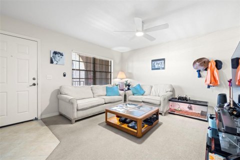 Condo in Gulfport, Florida, 2 bedrooms № 2206460 - photo 4