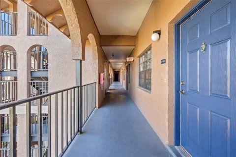 Condo in Gulfport, Florida, 2 bedrooms № 2206460 - photo 23