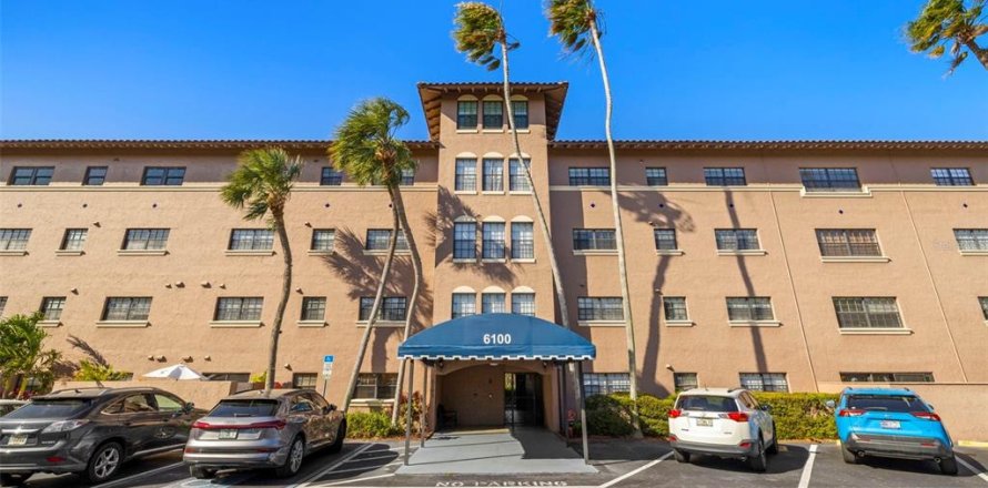 Condo in Gulfport, Florida, 2 bedrooms № 2206460