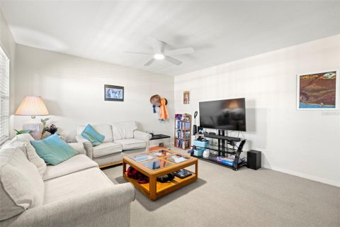 Condo in Gulfport, Florida, 2 bedrooms № 2206460 - photo 3