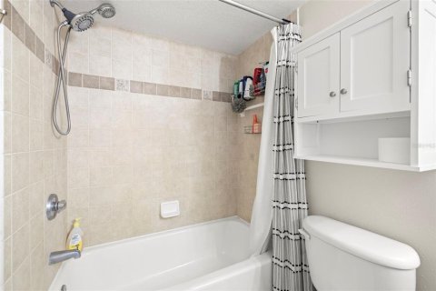 Condo in Gulfport, Florida, 2 bedrooms № 2206460 - photo 17