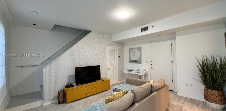 Кондоминиум с 2 спальнями в Майами-Бич, Флорида № 1984122