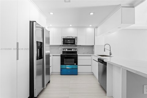 Copropriété à louer à Miami Beach, Floride: 2 chambres, 120.87 m2 № 1992063 - photo 4