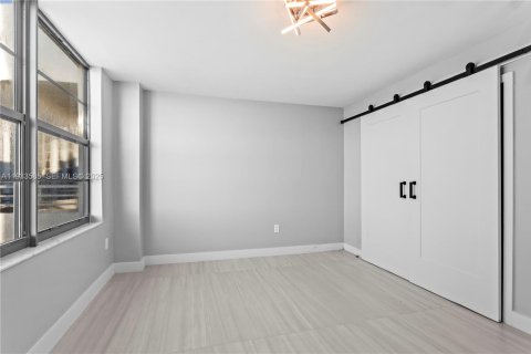 Copropriété à louer à Miami Beach, Floride: 2 chambres, 120.87 m2 № 1992063 - photo 11