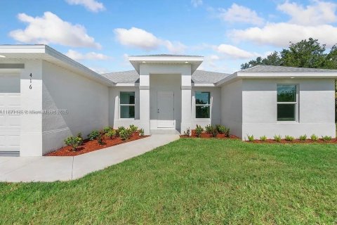 House in Lehigh Acres, Florida 3 bedrooms № 1895696 - photo 1