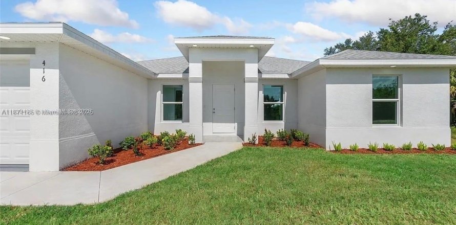 House in Lehigh Acres, Florida 3 bedrooms № 1895696