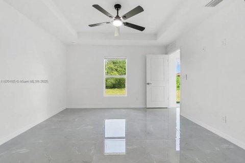 House in Lehigh Acres, Florida 3 bedrooms № 1895696 - photo 7