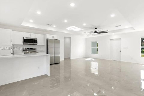 House in Lehigh Acres, Florida 3 bedrooms № 1895696 - photo 3