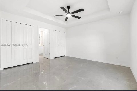 House in Lehigh Acres, Florida 3 bedrooms № 1895696 - photo 6