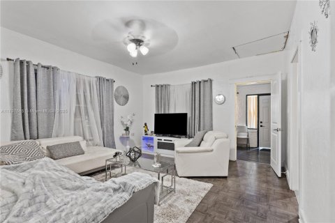 Villa ou maison à vendre à Miami, Floride: 3 chambres, 127.46 m2 № 2059785 - photo 15