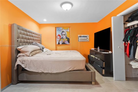 Villa ou maison à vendre à Miami, Floride: 3 chambres, 127.46 m2 № 2059785 - photo 12