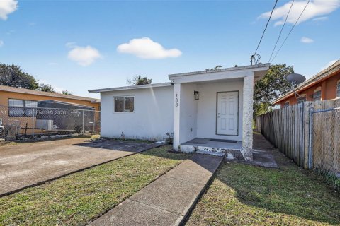Casa en alquiler en Miami, Florida, 2 dormitorios, 78.78 m2 № 2025444 - foto 2