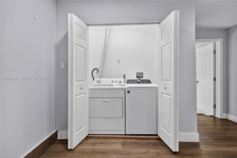 Casa en alquiler en Miami, Florida, 2 dormitorios, 78.78 m2 № 2025444 - foto 11