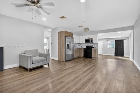 Casa en alquiler en Miami, Florida, 2 dormitorios, 78.78 m2 № 2025444 - foto 3