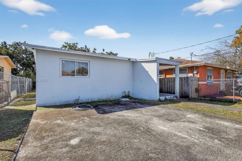 Casa en alquiler en Miami, Florida, 2 dormitorios, 78.78 m2 № 2025444 - foto 16