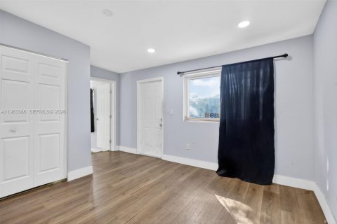 Casa en alquiler en Miami, Florida, 2 dormitorios, 78.78 m2 № 2025444 - foto 12