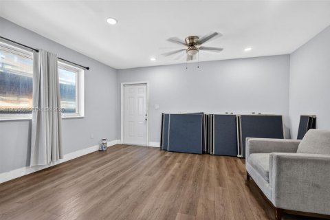 Casa en alquiler en Miami, Florida, 2 dormitorios, 78.78 m2 № 2025444 - foto 13