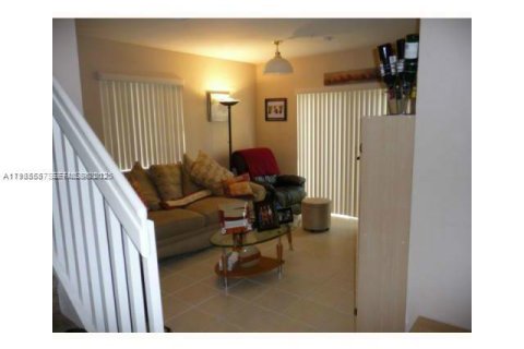 Adosado en alquiler en North Miami Beach, Florida, 3 dormitorios, 104.33 m2 № 1993621 - foto 7