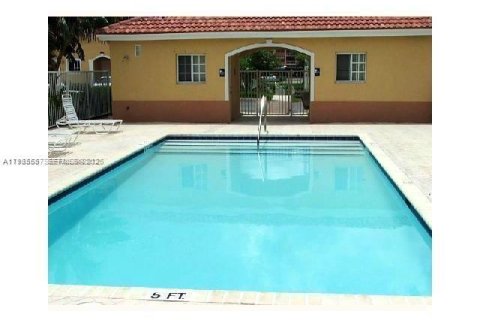 Adosado en alquiler en North Miami Beach, Florida, 3 dormitorios, 104.33 m2 № 1993621 - foto 4