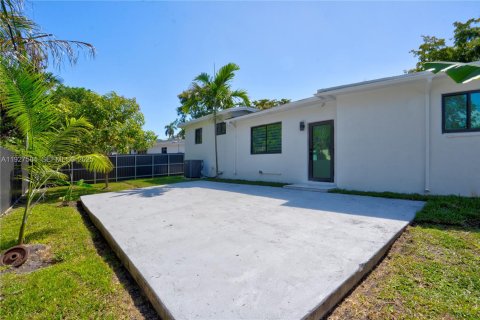 House in North Miami, Florida 3 bedrooms, 192.68 sq.m. № 1987243 - photo 23