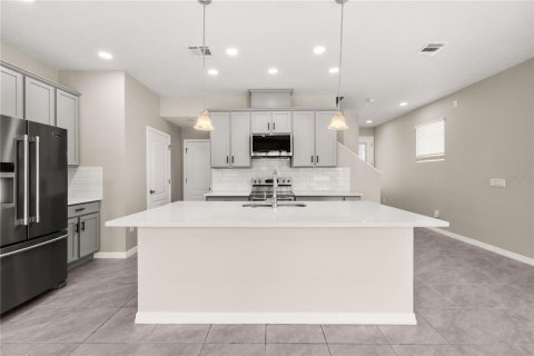 Townhouse in Ocoee, Florida 3 bedrooms, 167.87 sq.m. № 1677022 - photo 12